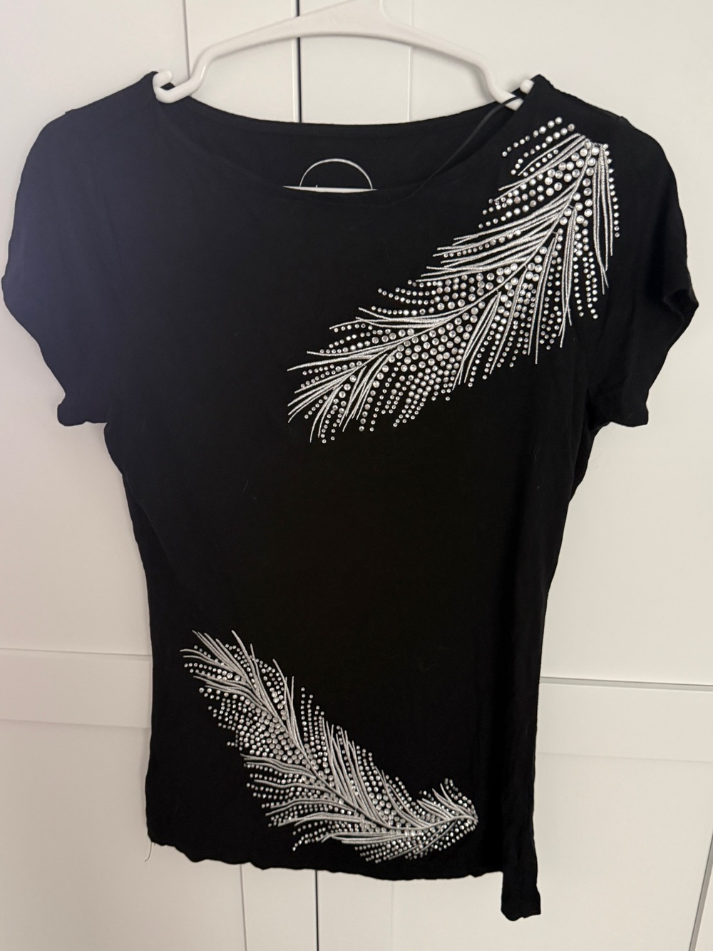 INC Black Embellished Feather-Print Women's Tee size small
